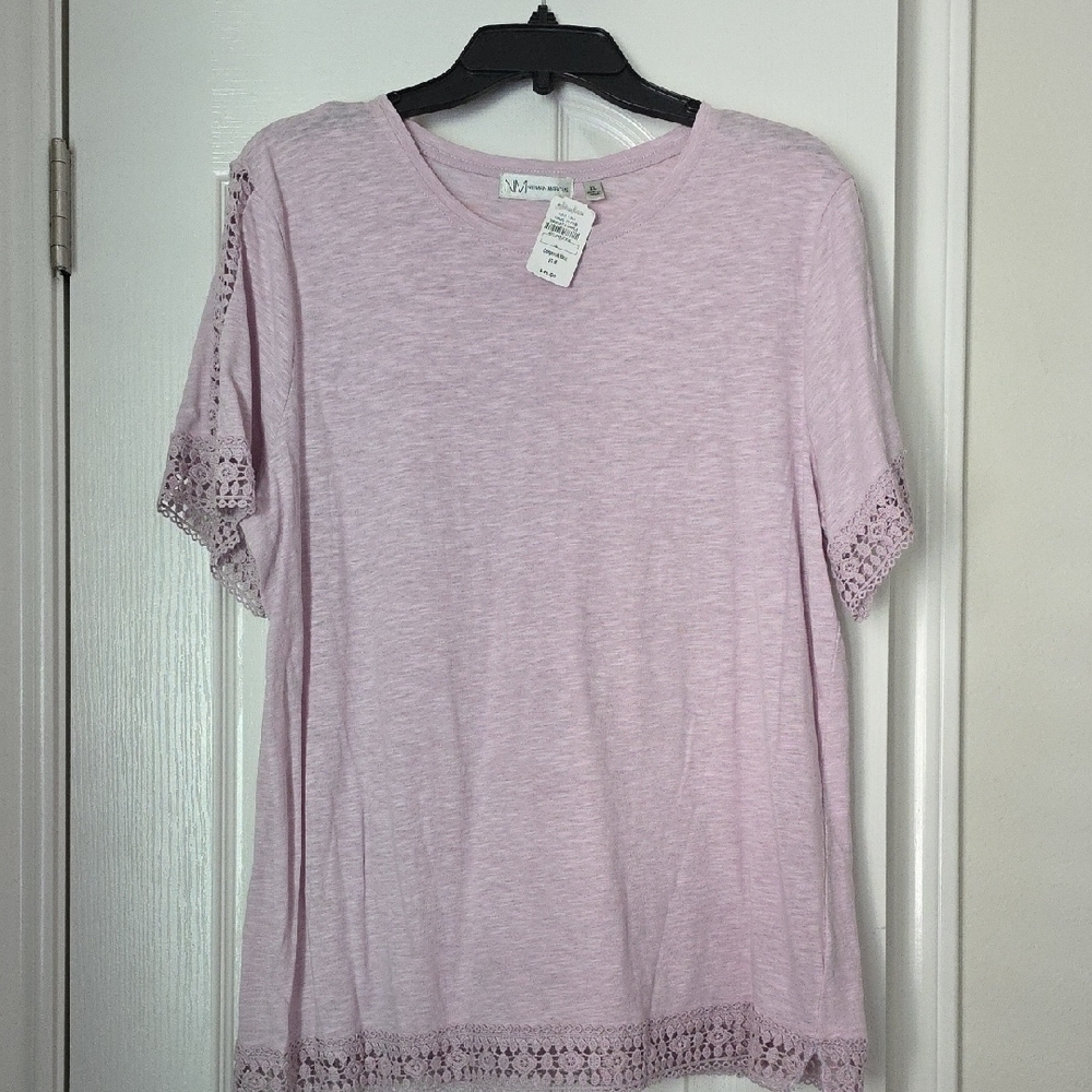 NWT Neiman Marcus Lavendar Top With Lace Accents